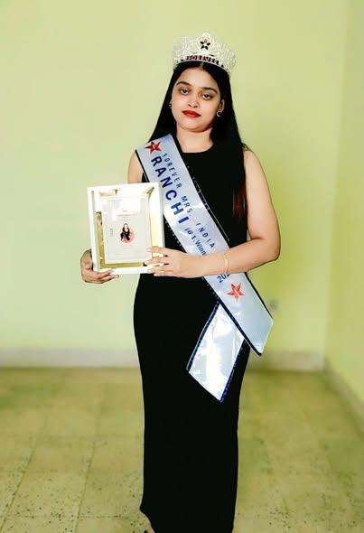 झारखंड की बेटी रूनी सिंह ने प्रतिष्ठित फॉरएवर मिसेस रांची  2025 का ख़िताब जीतकर धनबाद का गौरव बढ़ाया