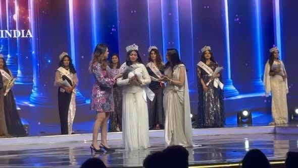 रूनी सिंह ने जी स्टूडियो में जीता मिसेस झारखंड 2025 का खिताब