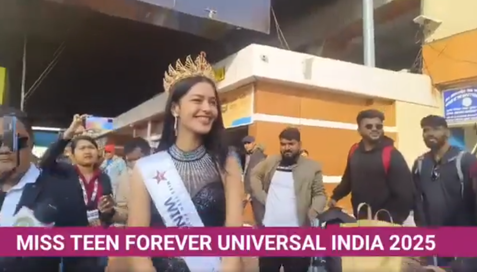 मिस टीन इंडिया फॉरएवर यूनिवर्स को देखने को उमरी बागडोगरा एयरपोर्ट पर भीड़